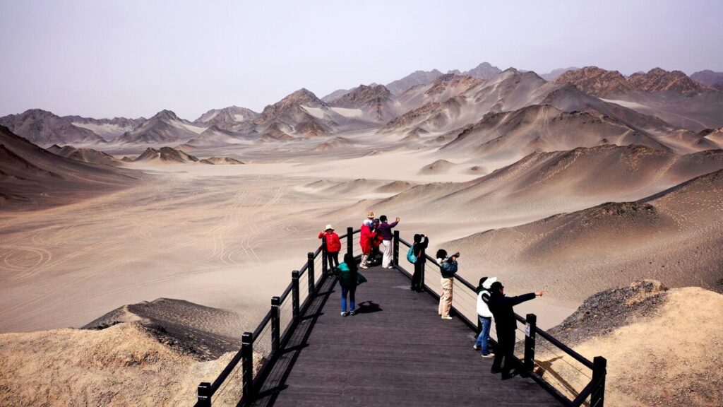 China Is Reaping Windfall From Travel in Tough Year for Consumer