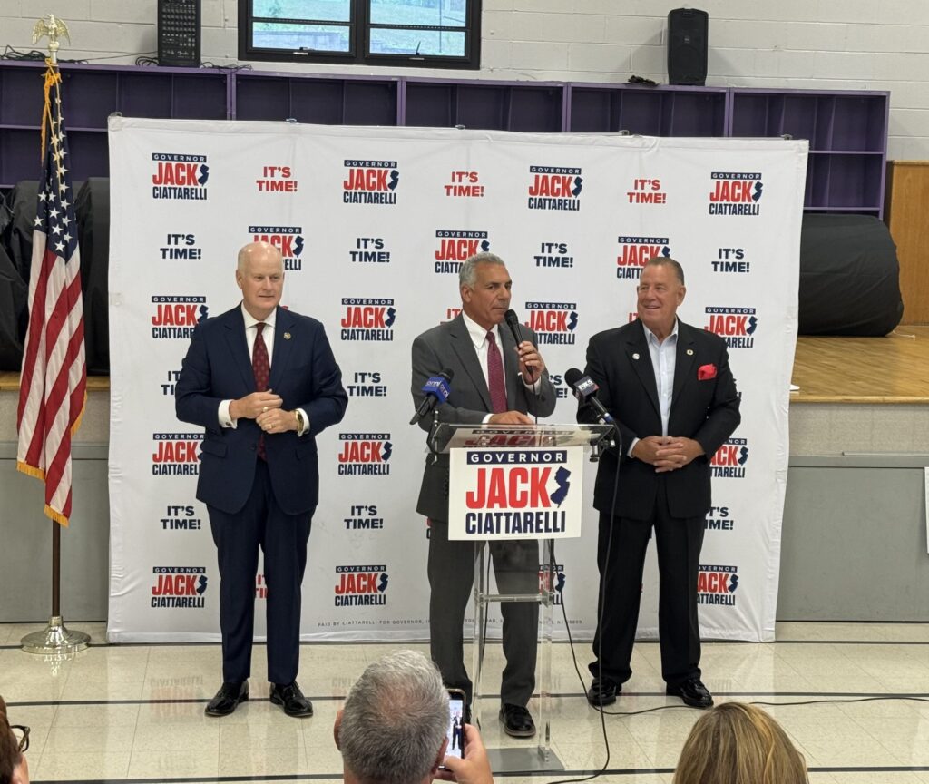 Garfield mayor switches to GOP, endorses Ciattarelli