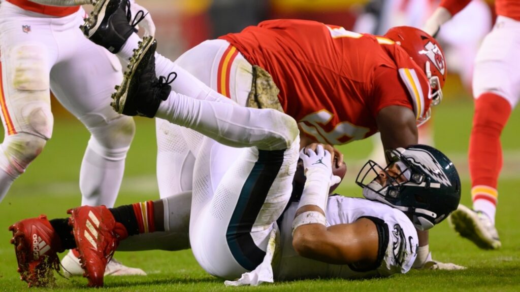 Jalen Hurts claps back at Chris Jones after Eagles beat Chiefs
