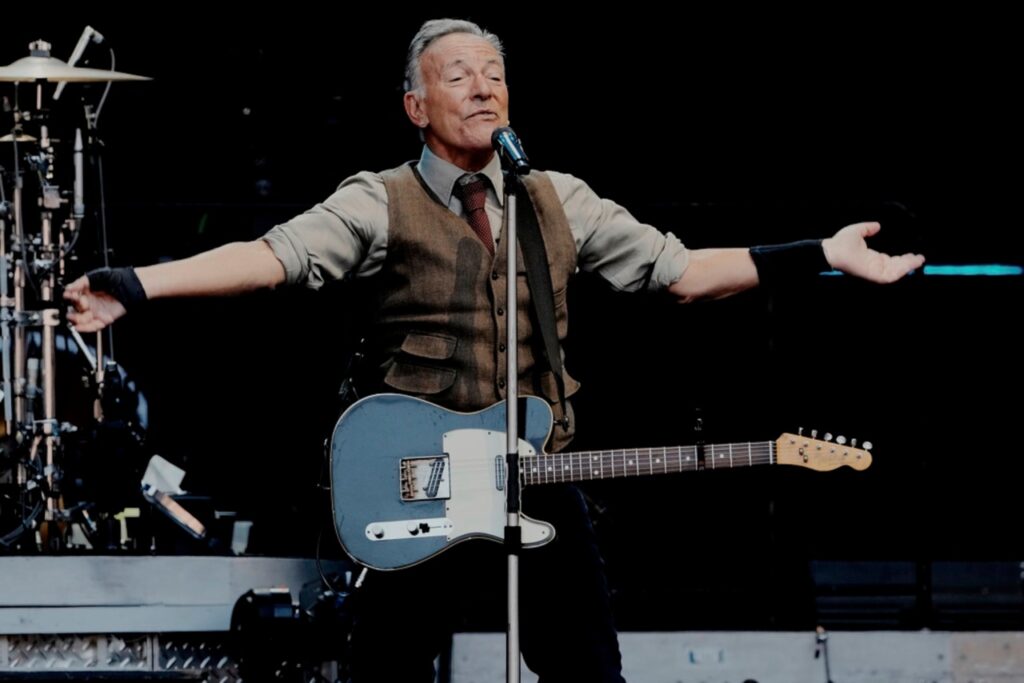 Springsteen makes surprise appearance at Stone Pony benefit concert