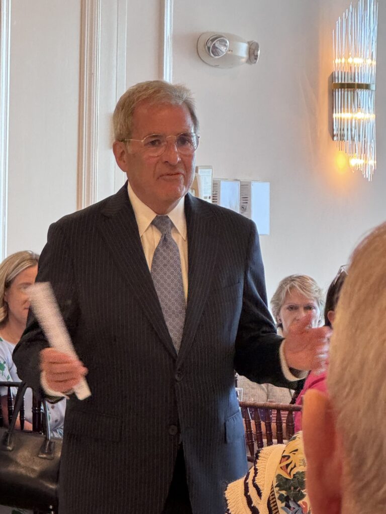 Paulsen, Gibbs to step down