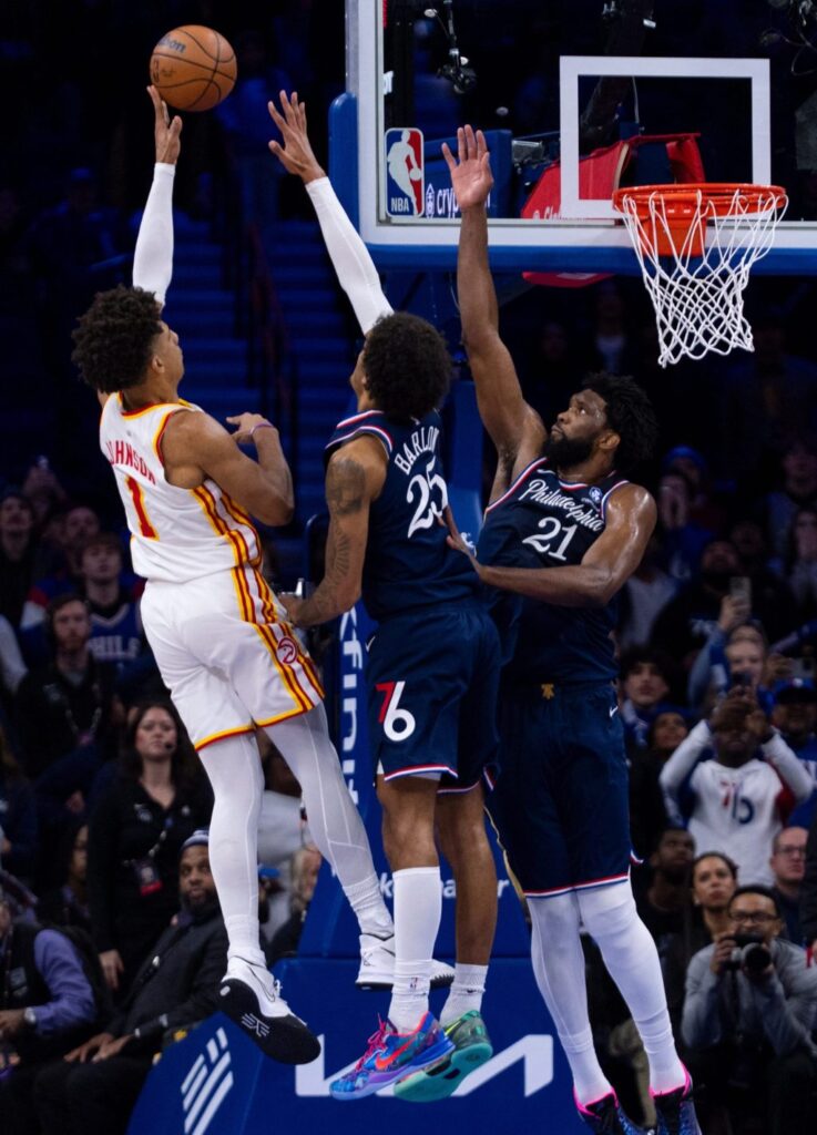 Amid injuries, Dominick Barlow's flexibility shines