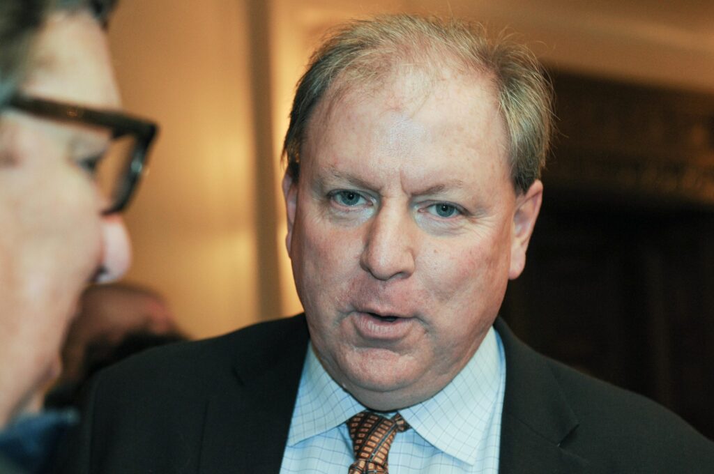 Cryan backs Scutari for re-election to Senate, county chairman post