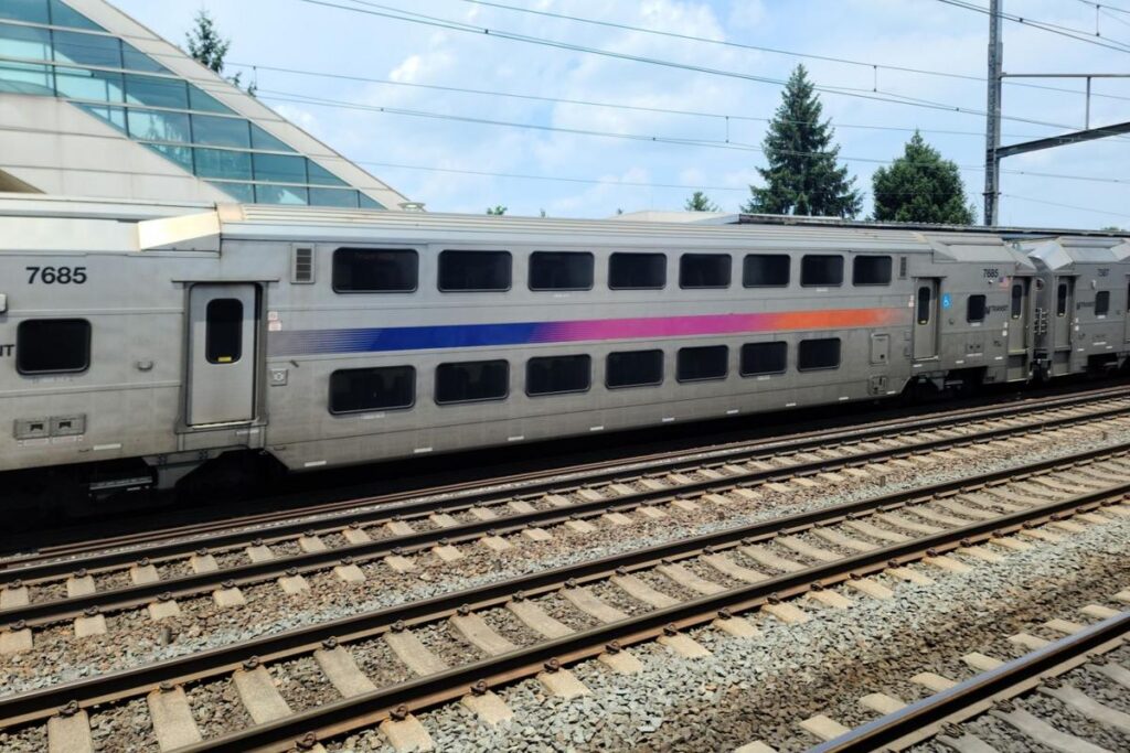 NJ Transit suspends services amid severe winter storm
