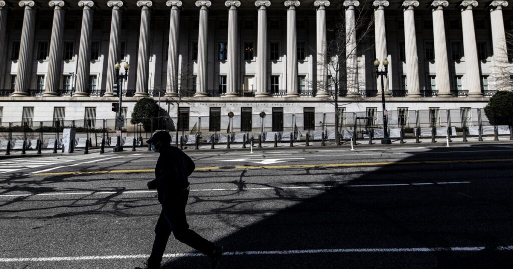 Treasury curve sends conflicting signals pre-Fed