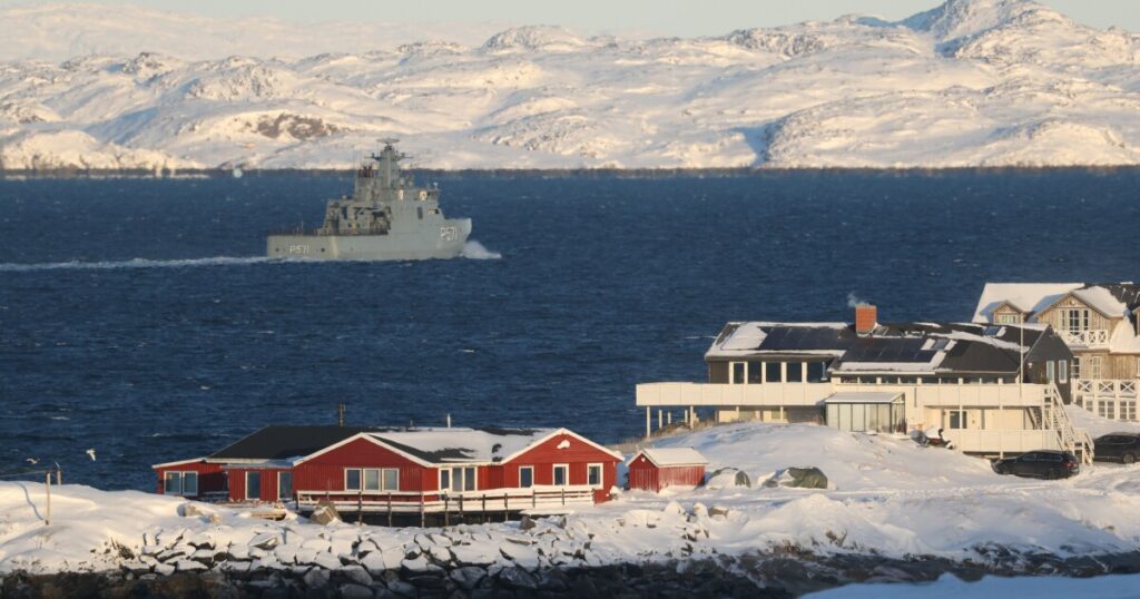 U.S. 20-year bond auction draws good demand at higher yield