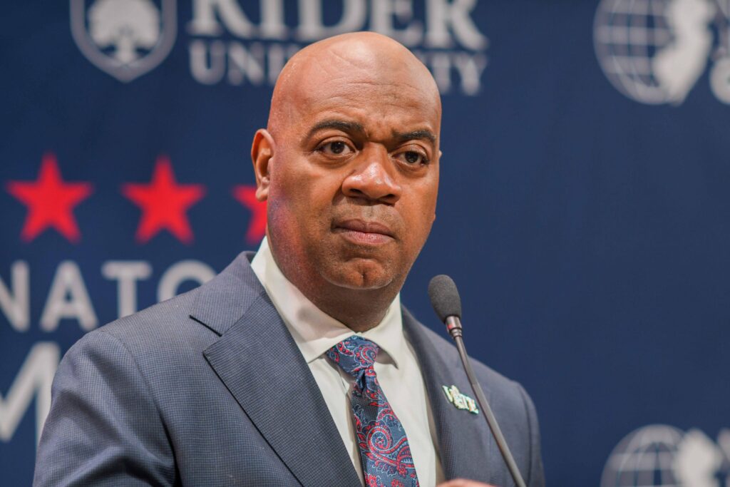 Baraka draws seven opponents in Newark mayoral race, none of them credible