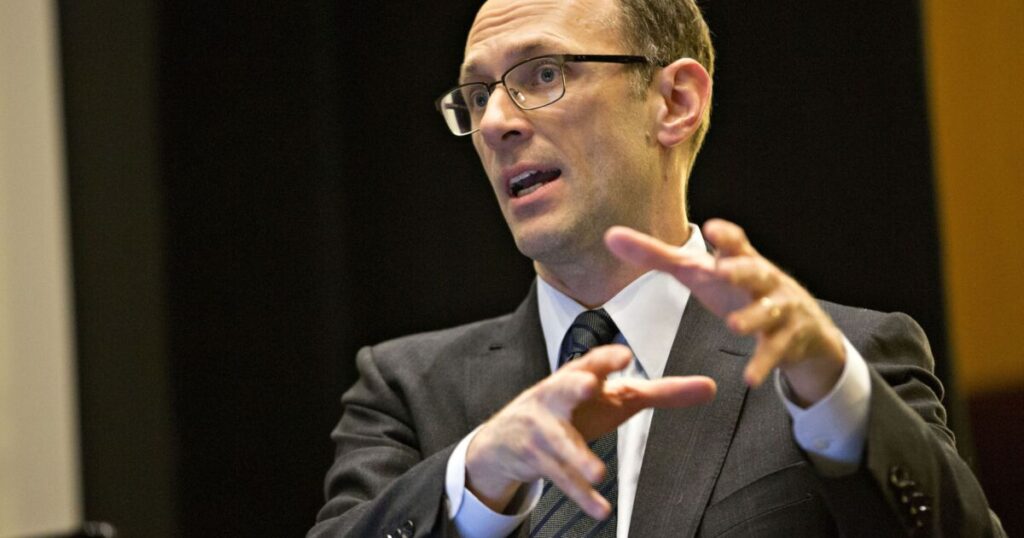 Fed's Goolsbee: Prioritize inflation before further cuts