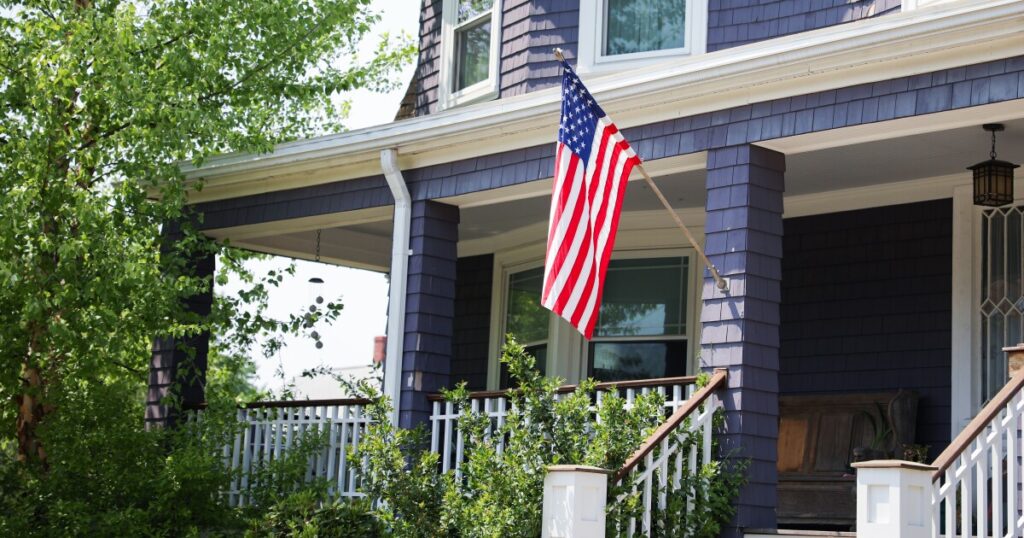 Home equity slips to 4-year low as underwater loans rise