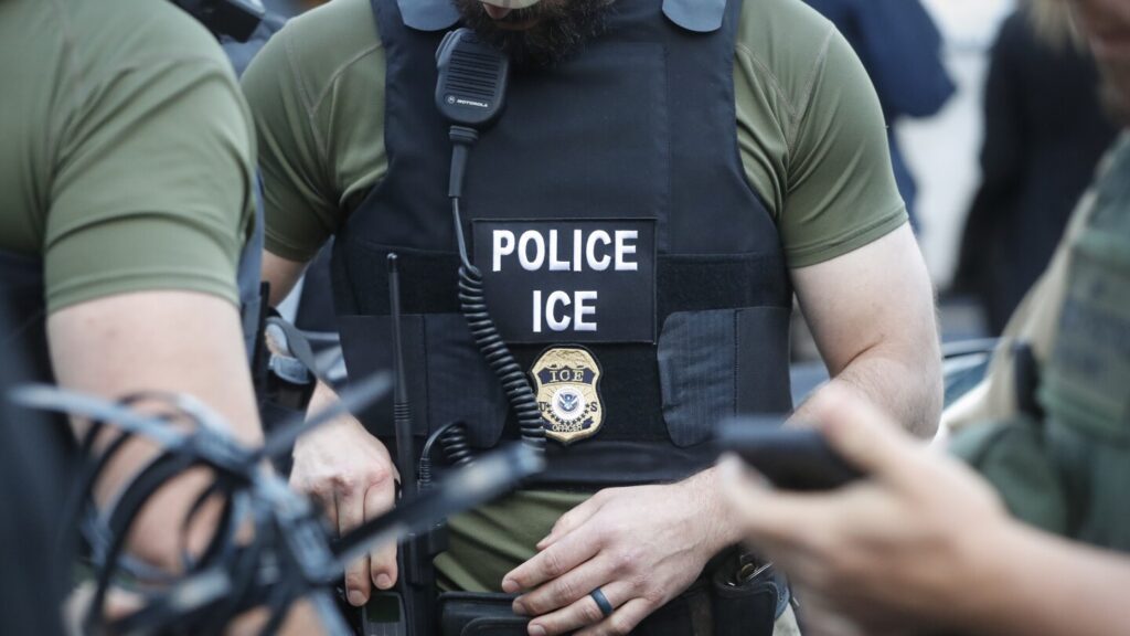 Police1 readers push back on bill barring ICE hires from Calif. policing