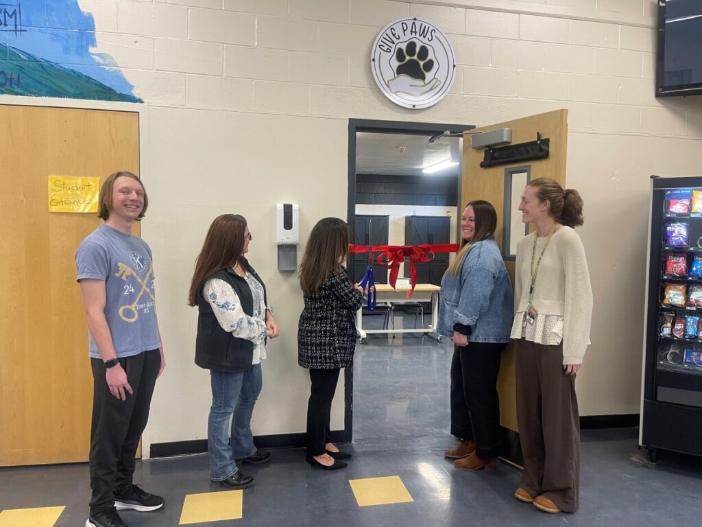 School district opens ‘Give Paws’ room – Star News Group