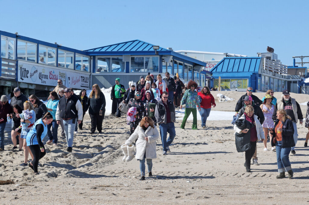 Freezing for a Reason, plunge raises funds kids to attend Camp Moore – Star News Group