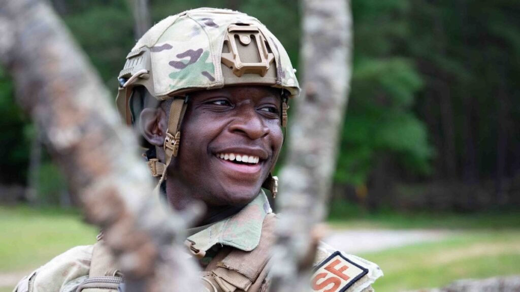 First airman graduates from Army’s revived jungle training school