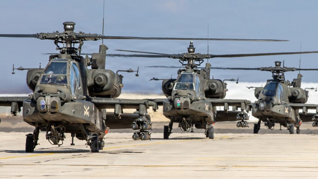 US Apache and Seahawk helicopters sink 6 Iranian small boats