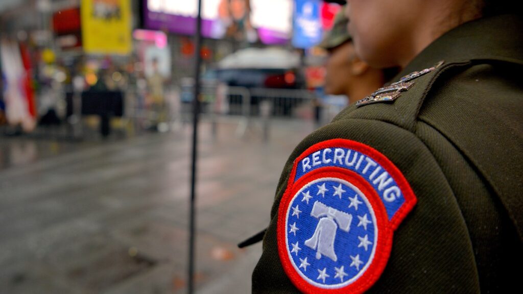 Army recruiter stole identities of recruits for loans, credit cards Army recruiter stole identities of recruits for loans, credit cards