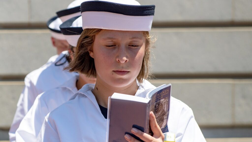 Naval Academy brings back short haircuts for new female students
