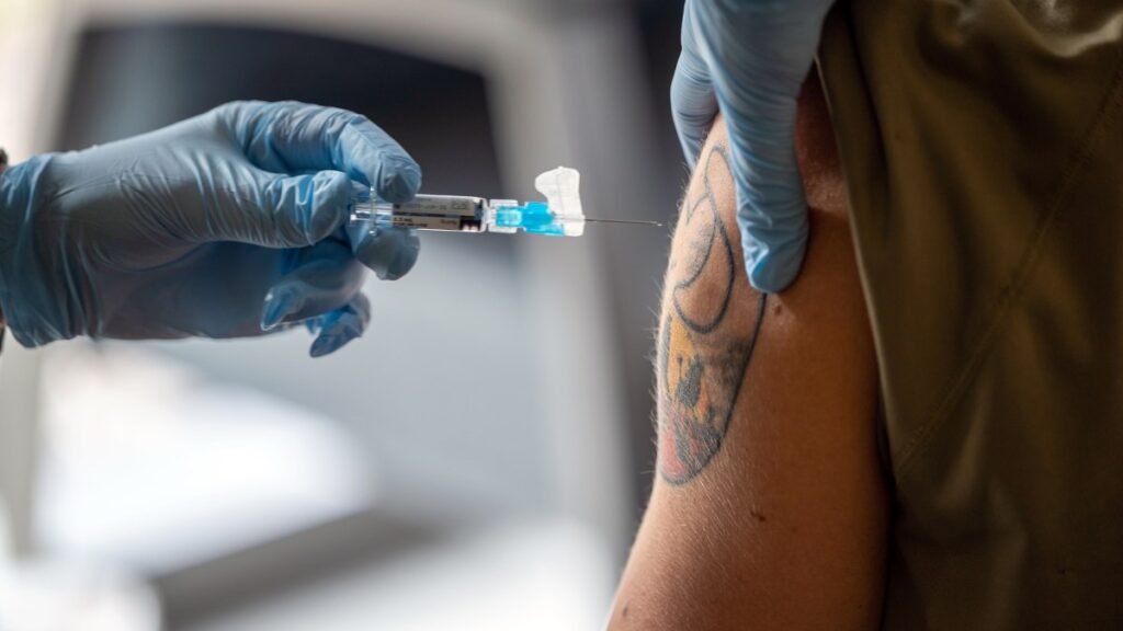 Pentagon partially rolls back voluntary flu vaccine policy