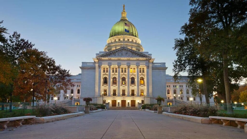 Wisconsin Begins Negotiating to Launch Mobile Sports Betting