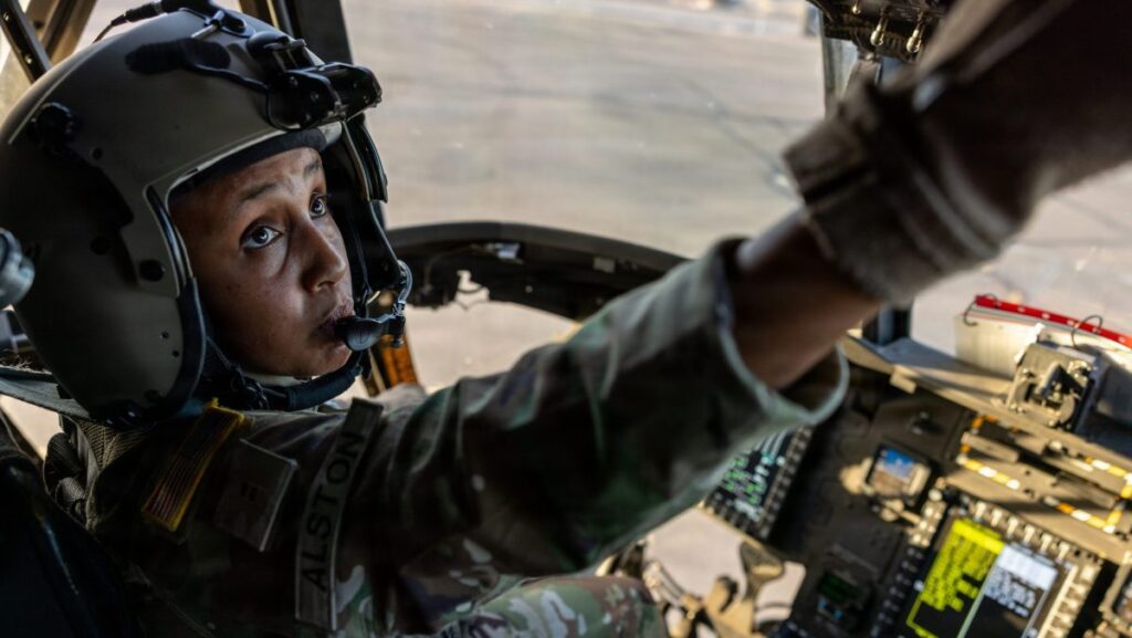Army offers bonuses to keep senior pilots in service
