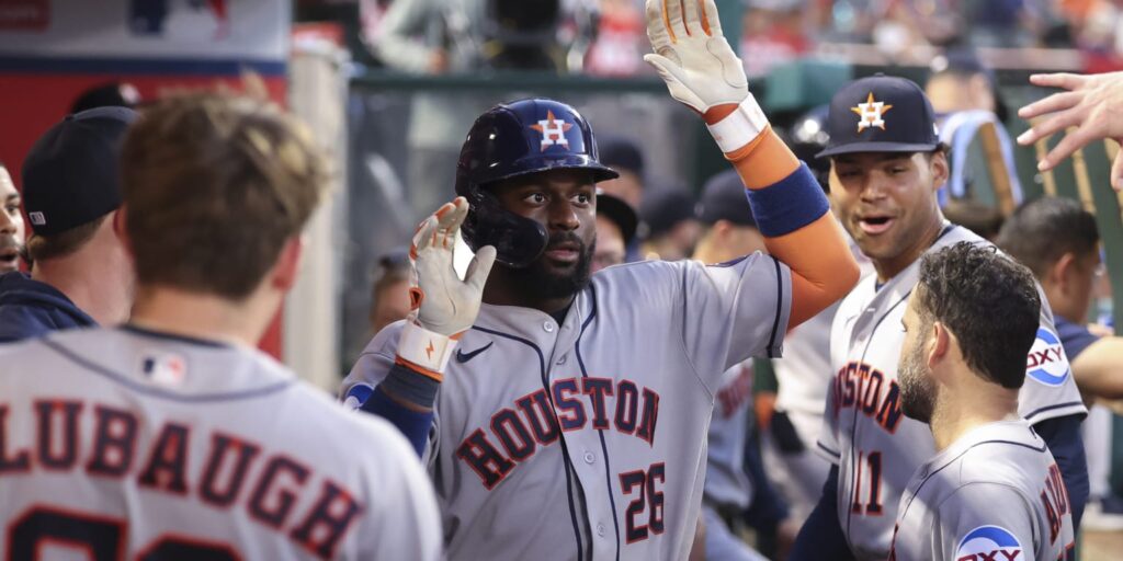 Astros score 4 runs in 9th in comeback win over Angels