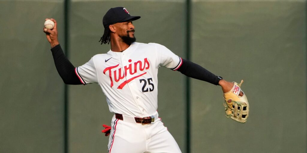 Byron Buxton lands on injured list with right hip impingement