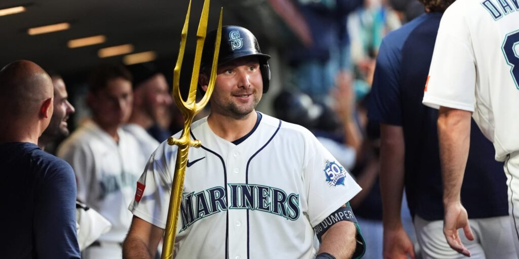 Cal Raleigh hits grand slam after intentional walk in Mariners’ win Cal Raleigh hits grand slam after intentional walk in Mariners' win