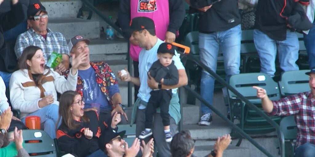 Dad catches foul ball while holding toddler at Oracle Park