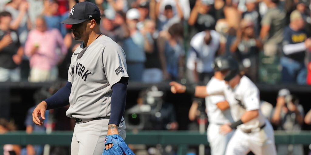 Fernando Cruz walks in winning run in 11th for Yankees