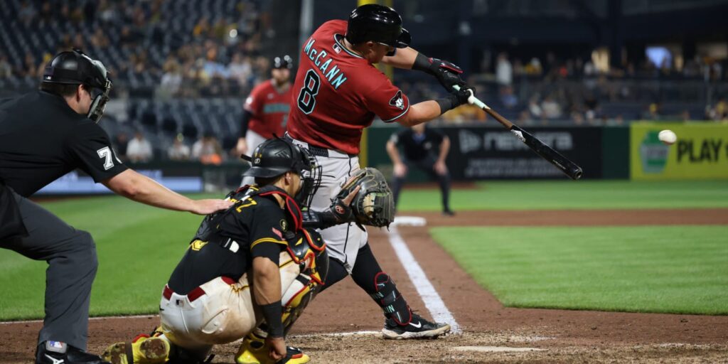 James McCann leads Diamondbacks to win in extra innings