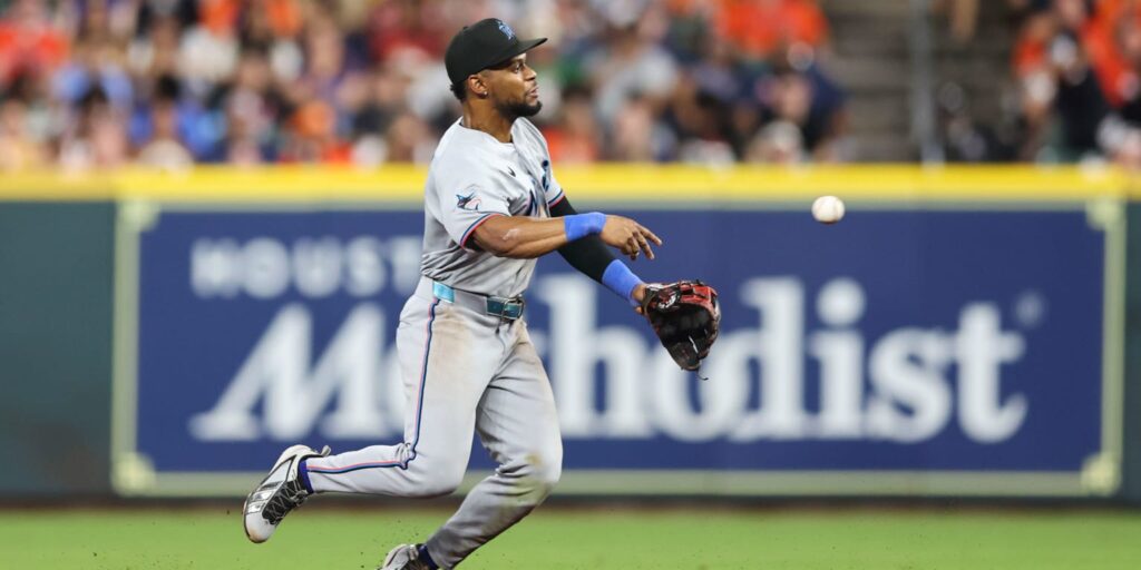 Jose Altuve grounds into triple play vs. Marlins