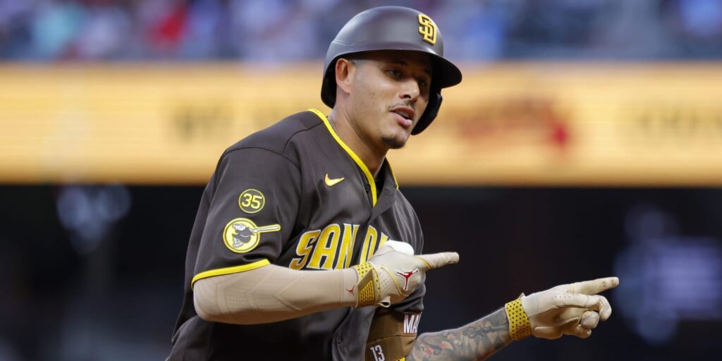 Manny Machado powers Padres with pair of home runs