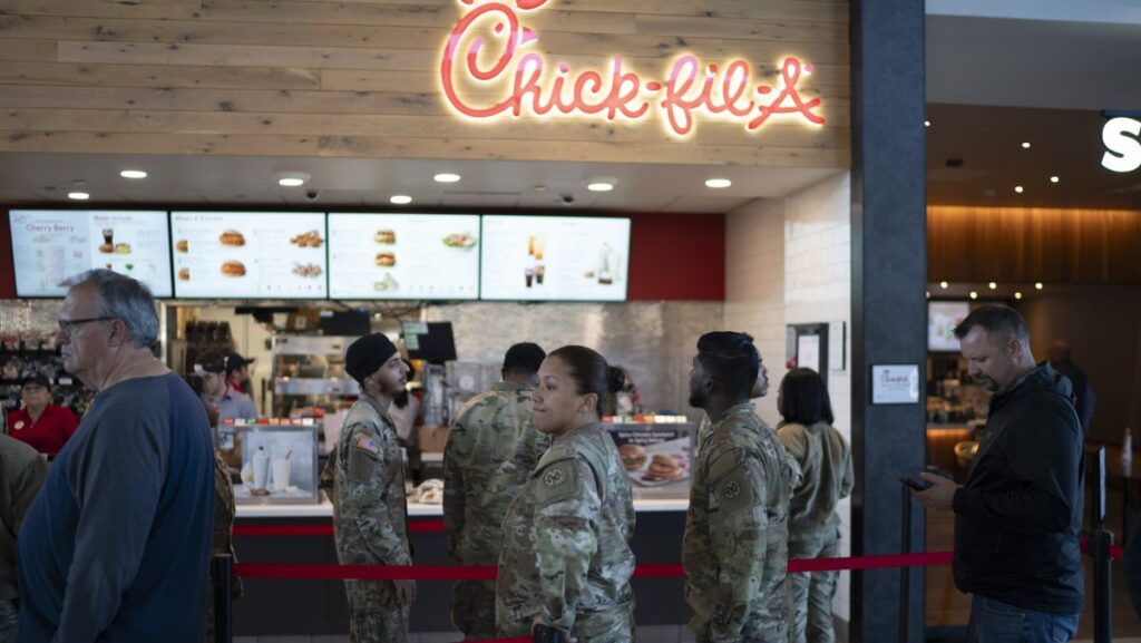 New Army program would let soldiers use meal cards for fast food New Army program would let soldiers use meal cards for fast food