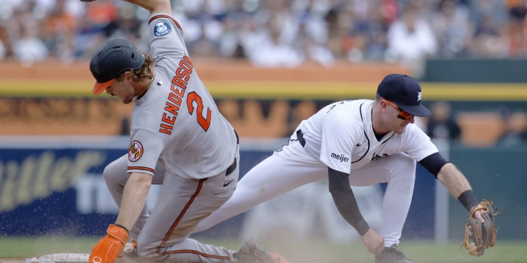 Orioles stun Tigers with seven-run comeback