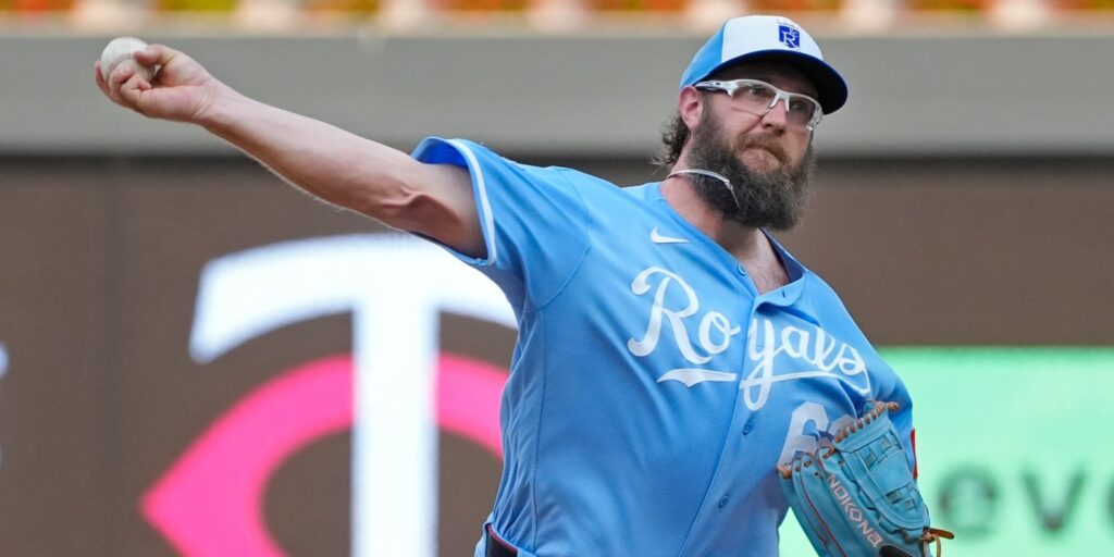 Randy Dobnak leads Royals to win over Twins Randy Dobnak leads Royals to win over Twins