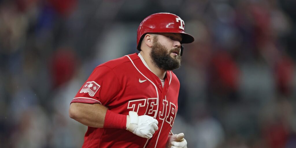 Rangers open crucial series vs. Mariners with win