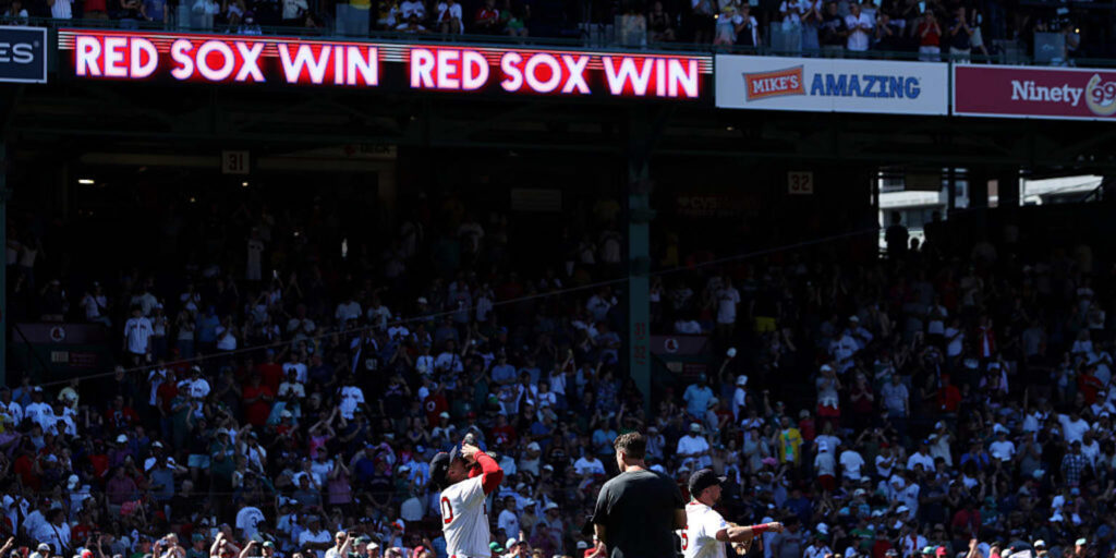 Red Sox extend win streak to 13 games to match 1948 team Red Sox extend win streak to 13 games to match 1948 team