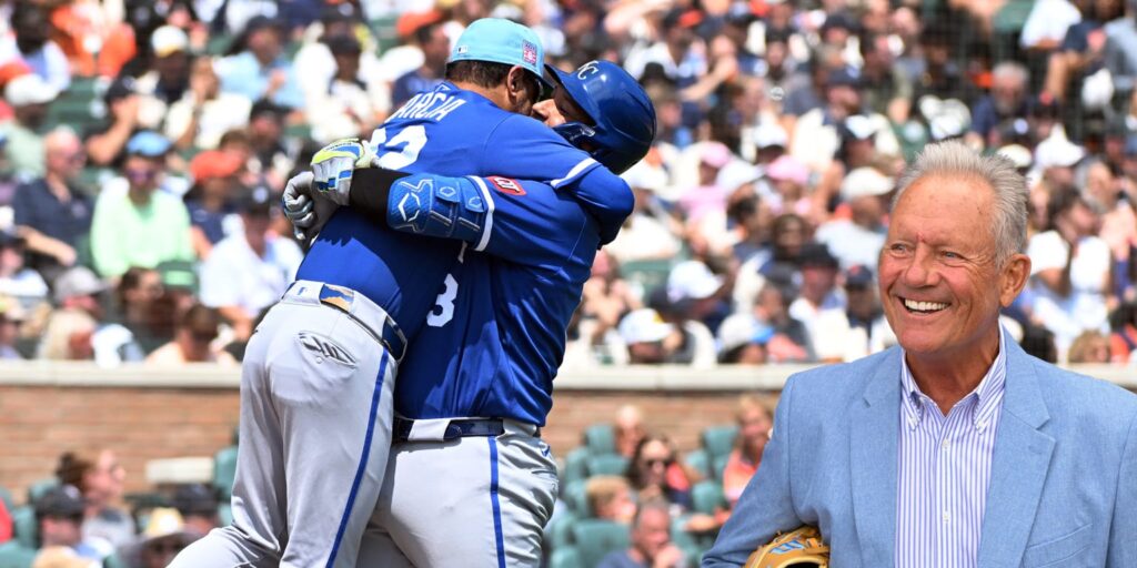 Salvador Perez breaks Royals all-time home run record