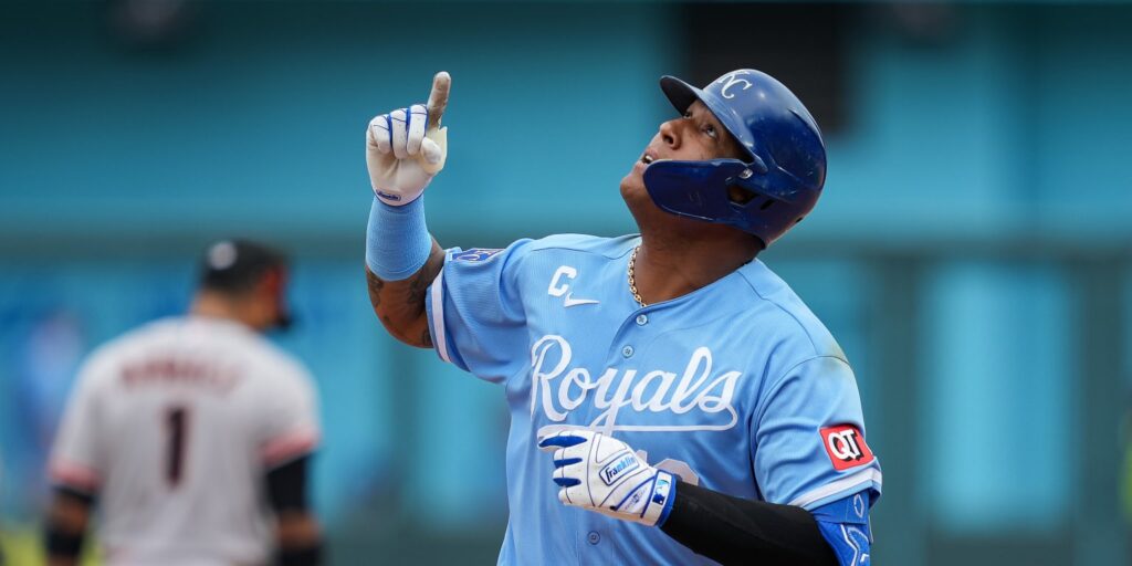 Salvador Perez ties George Brett's Royals home run record