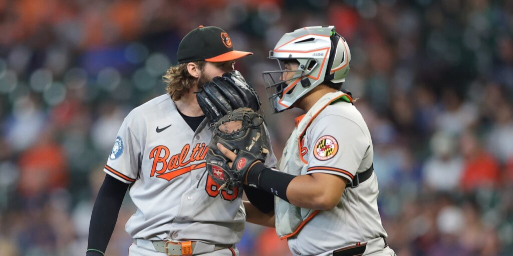 Samuel Basallo leaves game with right shoulder discomfort injury Samuel Basallo leaves game with right shoulder discomfort injury