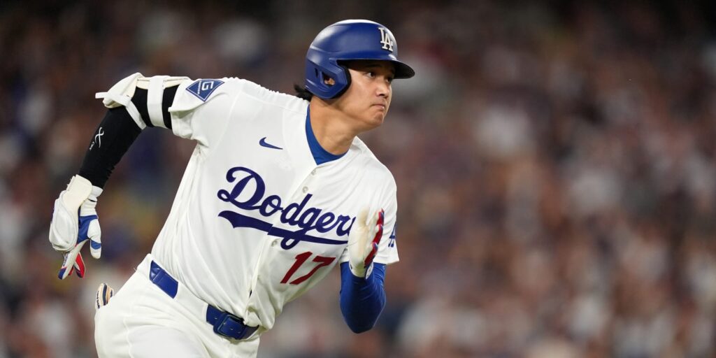 Shohei Ohtani out of Dodgers' lineup due to knee injury