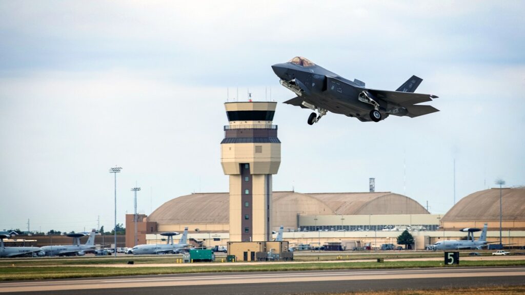 Shortage of military air traffic controllers impacts safety: watchdog