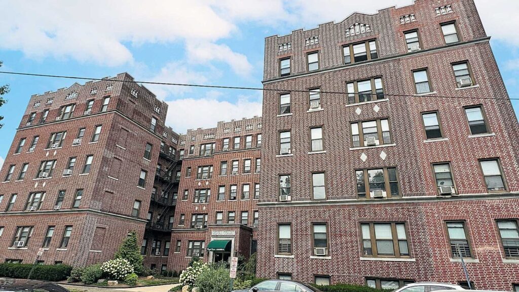 Royal Court Apartments Hackensack