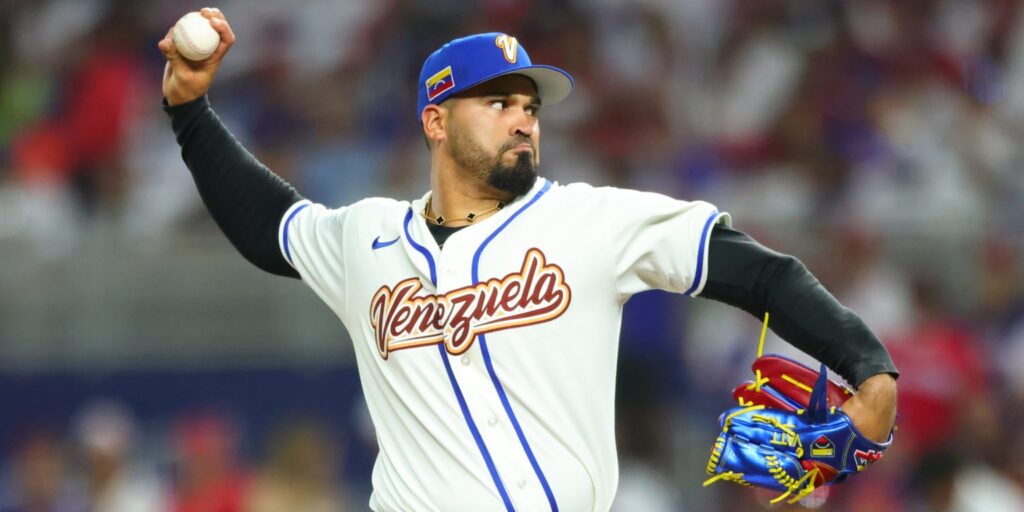 Antonio Senzatela joins teammates from Team Venezuela on Brewers