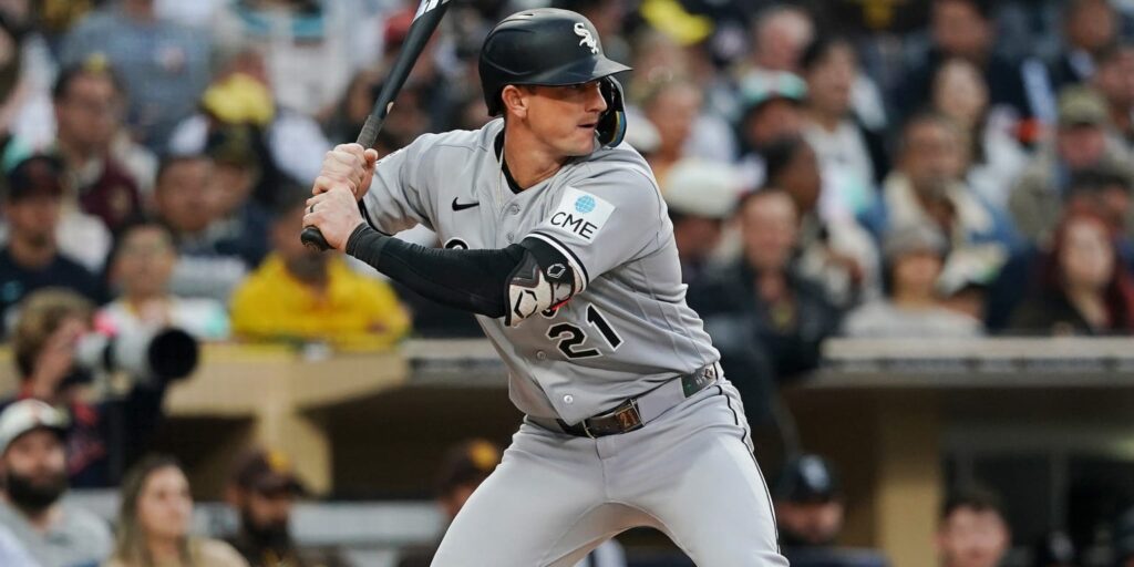 Austin Hays signs with Padres