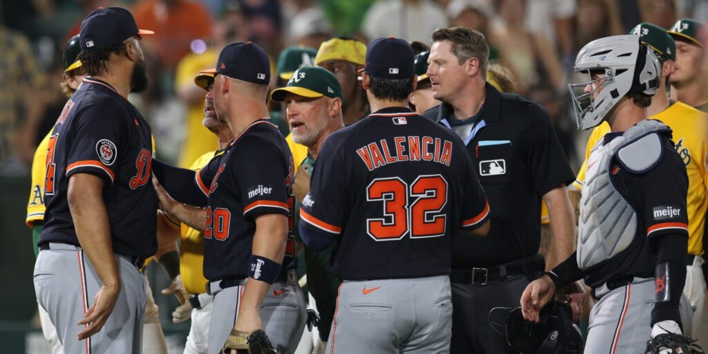Both benches clear at end of Tigers-A's game