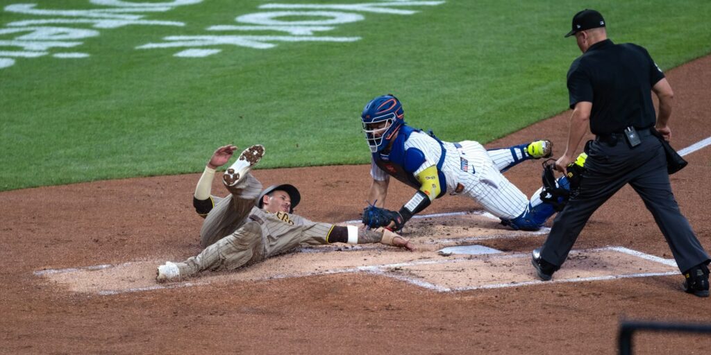 Carson Benge throws out two Padres runners in the same inning