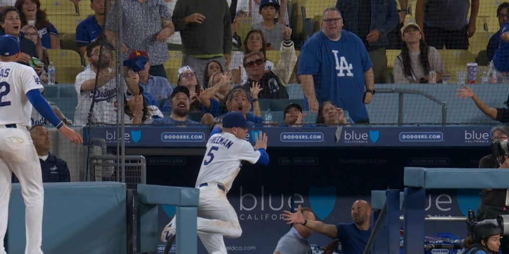 Freddie Freeman falls into Royals' dugout attempting catch
