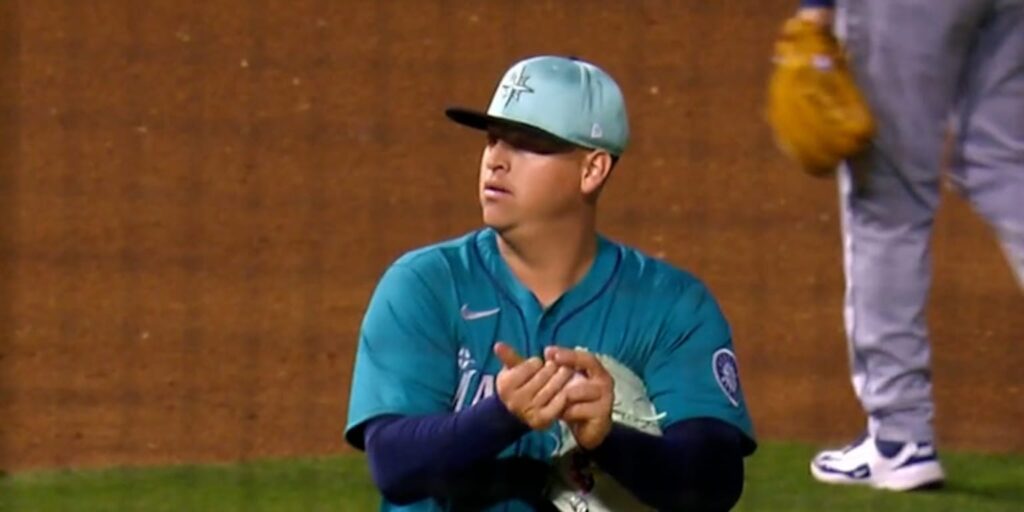 Jhonathan Diaz records out with non-throwing arm