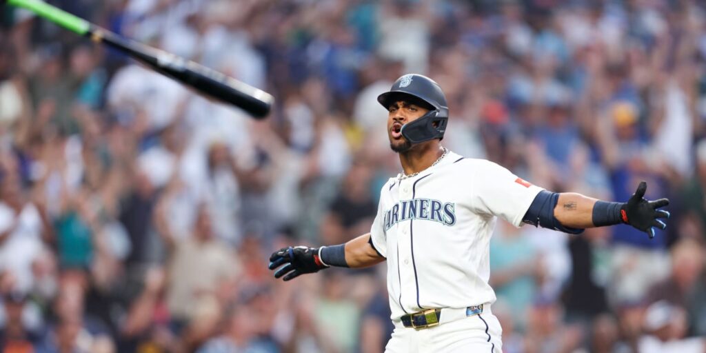 Julio Rodríguez hits go-ahead home run after intentional walk