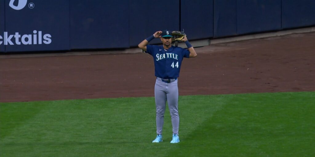 Julio Rodríguez throws ball into stands in Mariners’ loss to Brewers Julio Rodríguez throws ball into stands in Mariners' loss to Brewers